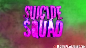 Plaisir Interdit - Parodie Suicide Squad XXX : Plongez dans un univers de luxure et de désir avec notre dernière vidéo de teen-porno. Découvrez notre blonde californienne dans une scène de sexe hardcore et de domination interraciale dans un bureau. Rejoignez-nous sur Xtime Club pour une expérience de visionnage ultime.
