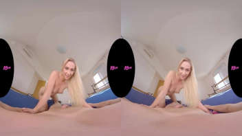 Blonde Adolescente et sa Chatte Rosée dans Vidéo X VR