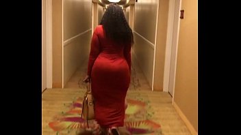 Hotel Ebony Threesome : Découvrez une expérience torride avec nos MILF afro-américaines dans une vidéo hardcore de triolisme, bondage et BDSM. Profitez de scènes intenses et sensuelles de cumshot, deepthroat et plus encore. Un cadeau de Saint-Valentin inoubliable pour seulement 5€.