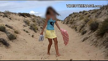 Mature blonde séduisante à la plage : Brandi Love dans une scène hardcore