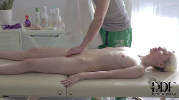 Massage érotique extrême : Mirta adore ce massage !