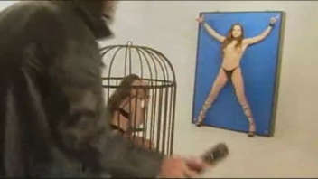 Femmes soumises dans une cage : vidéo hard