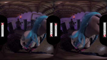 Réalité VR - Chevauchée intense par la femme aux cheveux bleus