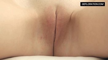 Dunja Kazimkina se masturbe : vidéo hardcore avec Nicole Aniston