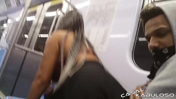 Rapide rencontre dans le métro - SARA JAY, milf latine expérimentée