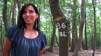 Rendez-vous coquin en forêt : Clara et ses plaisirs anaux