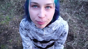 Laruna Mave: Découvrez Carly Rae Summers dans une vidéo hardcore en forêt
