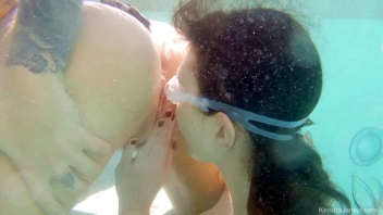 Kendra James et Evelin Stone dans la piscine : Un spectacle de luxure aquatique