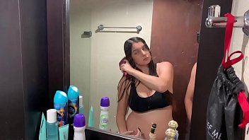 Lyna Cypher dévoile ses nouveaux seins en vidéos exclusives