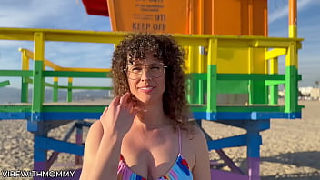 Femme mature juive baisée à la plage