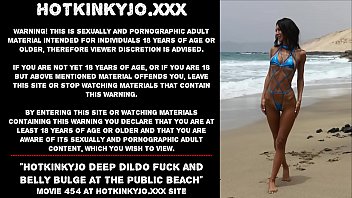 Hotkinkyjo et Juicy Tee : Plaisir lesbien sur la plage